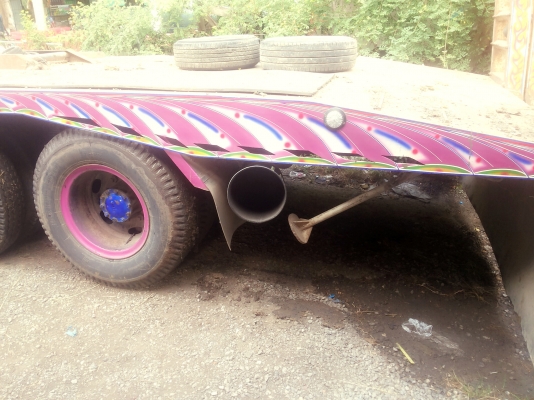 รถบรรทุกรถเกี่ยวพร้อมใช้งาน