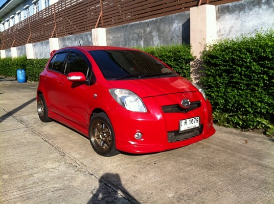 ขาย TOYOTA YARIS เเต่งนิดหน่อยคับ