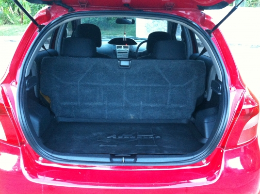 ขาย TOYOTA YARIS เเต่งนิดหน่อยคับ