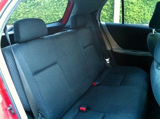 ขาย TOYOTA YARIS เเต่งนิดหน่อยคับ