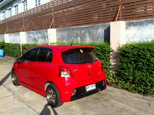 ขาย TOYOTA YARIS เเต่งนิดหน่อยคับ