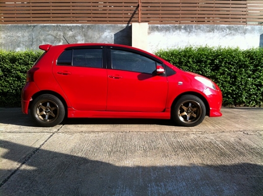 ขาย TOYOTA YARIS เเต่งนิดหน่อยคับ