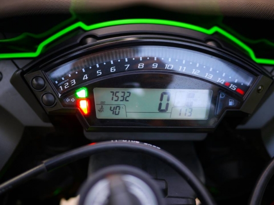 ขาย Kawasaki Zx10 ปี 2014 สภาพนางฟ้า พร้อมทะเบียนแท้ รถสวยมากรับประกันไม่ผิดหวังแน่นอน ไม่ล้ม ไม่ชน ไม่แปะ สีเดิมทั้งคัน
