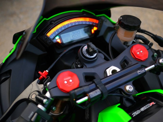 ขาย Kawasaki Zx10 ปี 2014 สภาพนางฟ้า พร้อมทะเบียนแท้ รถสวยมากรับประกันไม่ผิดหวังแน่นอน ไม่ล้ม ไม่ชน ไม่แปะ สีเดิมทั้งคัน