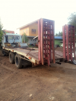 รถบรรทุกรถเกี่ยวพร้อมใช้งาน รถบรรทุกรถเกี่ยวพร้อมใช้งาน