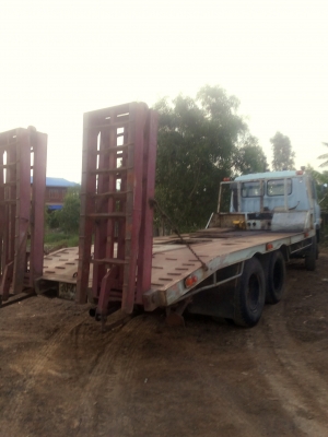 รถบรรทุกรถเกี่ยวพร้อมใช้งาน รถบรรทุกรถเกี่ยวพร้อมใช้งาน