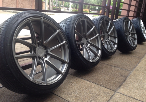 ล้อ ADV1 ขอบ19 พร้อมยางปี13 สภาพสวยมาก