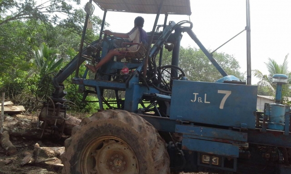 ขายรถคีปไม้ FORD เครื่องรุ่น 5500 ที่คีปแบบหมุนได้ เอกสารอินวอย จากมาเลเซีย ราคา 220000