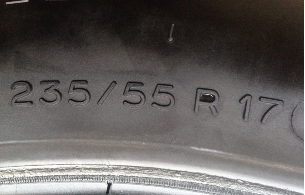ยาง Michelin 235 55 17 สิ้นปี12 ราคาไม่แพง