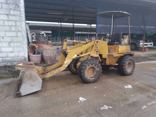 ขายรถตักล้อยาง TCM 808 ต่อแขนแล้ว ตักใส่รถ 10 ล้อถีง ราคา 300000