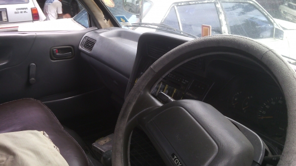 รถตู้หัวจรวด