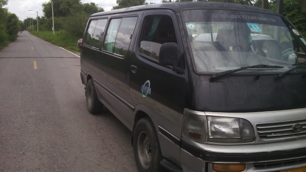 รถตู้หัวจรวด