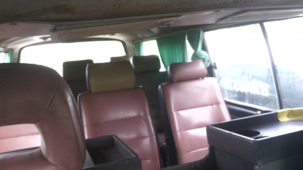 รถตู้หัวจรวด