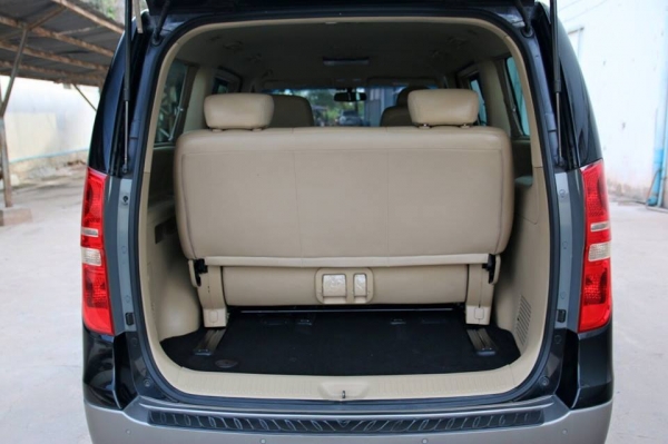 ขาย HYUNDAI H-1 MAESTO ปี2009 เกียร์ Auto เครื่องดีเซล ตัวtop สีดำ