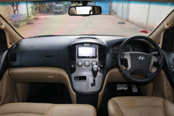 ขาย HYUNDAI H-1 MAESTO ปี2009 เกียร์ Auto เครื่องดีเซล ตัวtop สีดำ