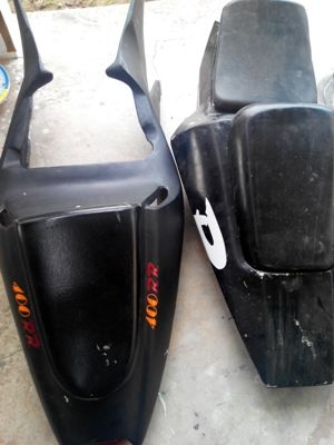 ขายชุดเบาะท้ายใสhonda cbr400 ราคาลดกันไปเลยครับ 1500 บาท