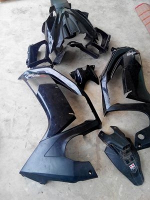 ขายแฟริ่ง นินจา 650 CC,มีชุดแฟริ่งหน้า แฟริ่งข้าง ถังน้ำมัน ราคา 2000 บาท