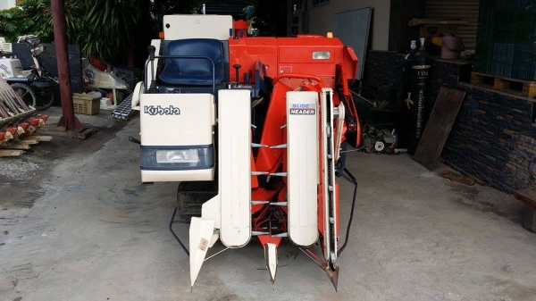 รถเกี่ยวข้าวพร้อมนวดข้าวในตัว แบบนั่งขับ เก่าญี่ปุ่น KUBOTA  R1-171 สภาพสวย รถพร้อมใช้งาน
