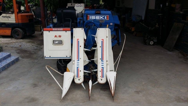 รถเกี่ยวข้าวพร้อมนวดข้าวในตัว แบบนั่งขับ เก่าญี่ปุ่น ISEKI รุ่น 850 สภาพสวย รถพร้อมใช้งาน เครื่องยนต์ติดง่ายพร้อมใช้งาน ไม่เคยใช้งานในไทย