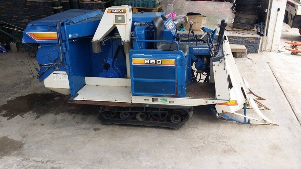 รถเกี่ยวข้าวพร้อมนวดข้าวในตัว แบบนั่งขับ เก่าญี่ปุ่น ISEKI รุ่น 850 สภาพสวย รถพร้อมใช้งาน เครื่องยนต์ติดง่ายพร้อมใช้งาน ไม่เคยใช้งานในไทย