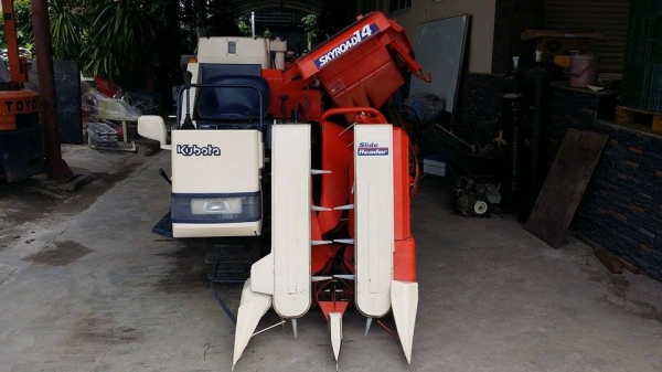 รถเกี่ยวข้าวพร้อมนวดข้าวในตัว แบบนั่งขับ เก่าญี่ปุ่น KUBOTA  รุ่น R1-14 สภาพสวย รถพร้อมใช้งาน เครื่องยนต์ติดง่ายพร้อมใช้งาน ไม่เคยใช้งานในไทย