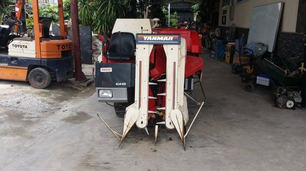 รถเกี่ยวข้าวพร้อมนวดข้าวในตัว แบบนั่งขับ เก่าญี่ปุ่น YANMAR   รุ่น CA13 สภาพสวย รถพร้อมใช้งาน เครื่องยนต์ติดง่ายพร้อมใช้งาน ไม่เคยใช้งานในไทย