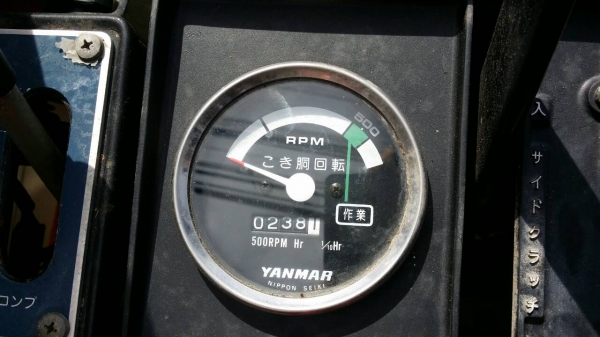 รถเกี่ยวข้าวพร้อมนวดข้าวในตัว แบบนั่งขับ เก่าญี่ปุ่น YANMAR   รุ่น CA13 สภาพสวย รถพร้อมใช้งาน เครื่องยนต์ติดง่ายพร้อมใช้งาน ไม่เคยใช้งานในไทย