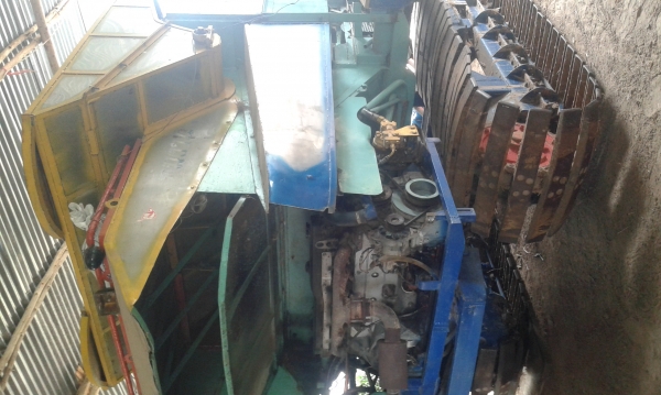 ขายคับรถเกี่ยวข้าวไทยเจริญ รถสวย คล่องตัว ตัวเดินใหม่เครื่องแรง อีซุซุ 200 กว่า ขาย460000 คับ