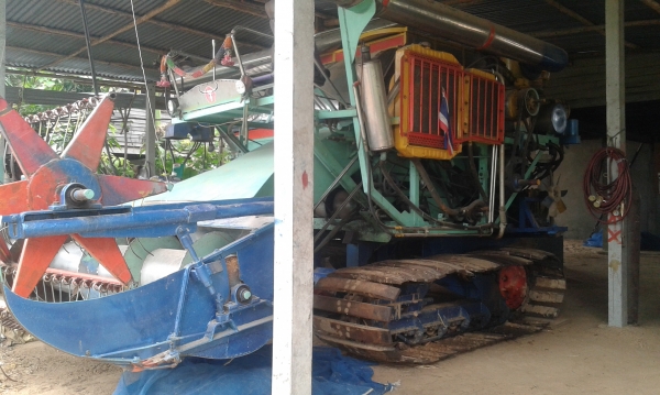 ขายคับรถเกี่ยวข้าวไทยเจริญ รถสวย คล่องตัว ตัวเดินใหม่เครื่องแรง อีซุซุ 200 กว่า ขาย460000 คับ