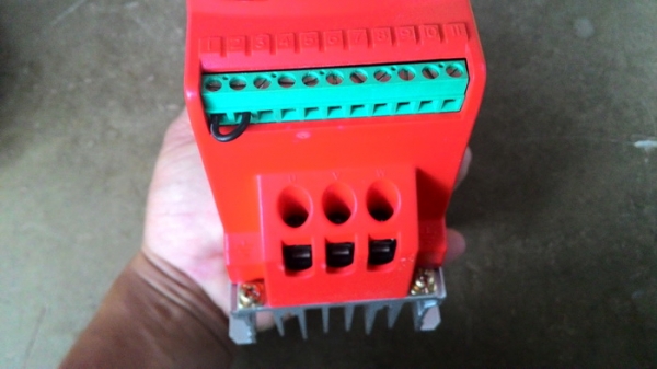 ขาย INVERTER ยี่ห้อ SEW 0.75 KW, 1 HP  ใช้ไฟบ้าน