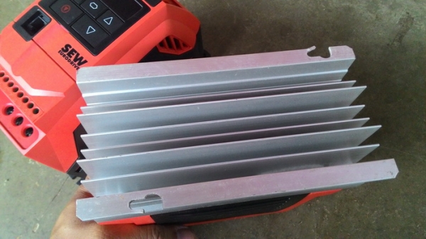 ขาย INVERTER ยี่ห้อ SEW 0.75 KW, 1 HP  ใช้ไฟบ้าน