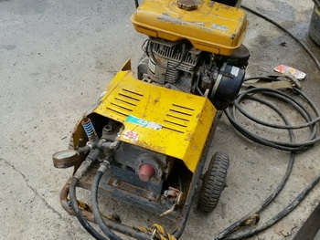 ลองทำงานกันให้เห็นๆไปเลยครับ สำหรับ เครื่องฉีดน้ำแรงดันสูง itoman เครื่อง robin 8-10 แรง ทำความสะอาดรถทุกประเภท