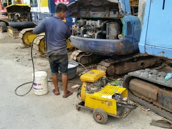 ลองทำงานกันให้เห็นๆไปเลยครับ สำหรับ เครื่องฉีดน้ำแรงดันสูง itoman เครื่อง robin 8-10 แรง ทำความสะอาดรถทุกประเภท