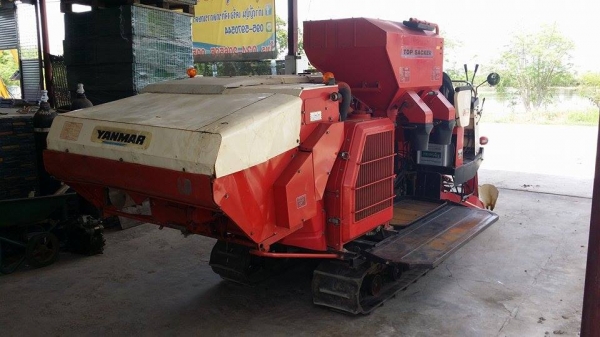 รถเกี่ยวข้าวพร้อมนวดข้าวในตัว แบบนั่งขับ เก่าญี่ปุ่น YANMAR   รุ่น TC2200K สภาพดี รถพร้อมใช้งาน