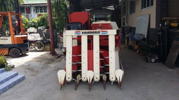รถเกี่ยวข้าวพร้อมนวดข้าวในตัว แบบนั่งขับ เก่าญี่ปุ่น YANMAR   รุ่น TC2200K สภาพดี รถพร้อมใช้งาน