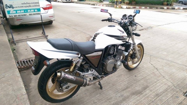 ขายคับ HONDA CB400 ปี93 สีสวยพึงเก็บงานมาใหม่คับ ท่อแต่งทั้งเส้น แฮนด์บาร์ กันล้ม กระจกแต่ง ยางหน้าหลังโซ่สเตอเต็ม อินวอยส์ สรรพสามิตร ราคา 62500 บาท ส่งได้ทั่วไทยคับ สนใจติดต่อ 081-0578282 FACEBOOK ชาญณรงค์ ป๊อป ชัยอมฤต ไอดีไลน์ POPBIGBIKESAKON คับ สนใจร