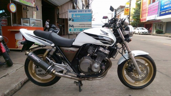 ขายคับ HONDA CB400 ปี93 สีสวยพึงเก็บงานมาใหม่คับ ท่อแต่งทั้งเส้น แฮนด์บาร์ กันล้ม กระจกแต่ง ยางหน้าหลังโซ่สเตอเต็ม อินวอยส์ สรรพสามิตร ราคา 62500 บาท ส่งได้ทั่วไทยคับ สนใจติดต่อ 081-0578282 FACEBOOK ชาญณรงค์ ป๊อป ชัยอมฤต ไอดีไลน์ POPBIGBIKESAKON คับ สนใจร