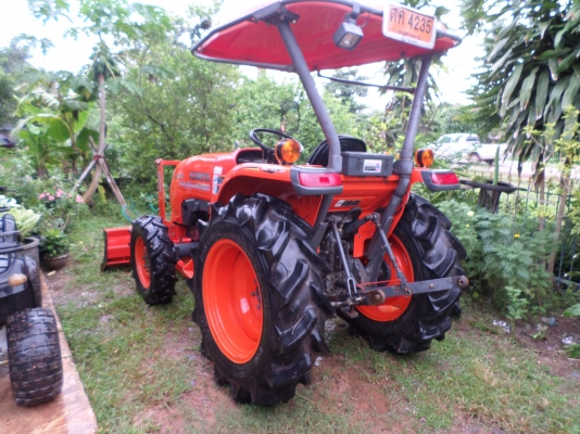 ขายรถไถ KUBOTA L3608 4WDรถสภาพเดิมๆมีอุปกรณ์2ชิ้นใบมีดันหน้า+ผานหลังพรวนดิน เจ้าของทำงานเป็นหมออยู่โรงพยาบาลรถใช้งานน้อยไม่มีเวลาขับจอดไว้เฉยๆเลยอยากขายออกเครื่องดีพร้อมลุยงานแรงดีไม่มีตก เกียดี ไฮโดรลิกดีไม่มีเยิ้ม ช่วงล่างแน่นปึก แบ็ตเตอร์รี่ดี สีสวยเดิ