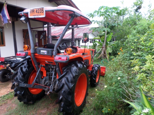ขายรถไถ KUBOTA L3608 4WDรถสภาพเดิมๆมีอุปกรณ์2ชิ้นใบมีดันหน้า+ผานหลังพรวนดิน เจ้าของทำงานเป็นหมออยู่โรงพยาบาลรถใช้งานน้อยไม่มีเวลาขับจอดไว้เฉยๆเลยอยากขายออกเครื่องดีพร้อมลุยงานแรงดีไม่มีตก เกียดี ไฮโดรลิกดีไม่มีเยิ้ม ช่วงล่างแน่นปึก แบ็ตเตอร์รี่ดี สีสวยเดิ