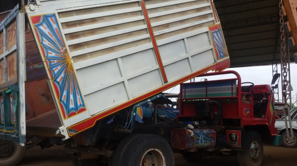 ขายรถอีแต๋นด้ำราคา195000บาท คัชชีหน้าใหญ่ บรรณทุกได้4ตัน 6ล้อ ยกหัวได้เครื่อง4สูบ กะบอกด้ำใหญ่กะบะยาว3เมตรหัว1.30เมตร พร้อมใช้งานรถอยู่ว้งบัว อคลองขลุง จ กำแพงเพชรสนใจโทร0813655887อำพร พาเจริญราคานื้ยังต่อรองได้อืกนะครับ