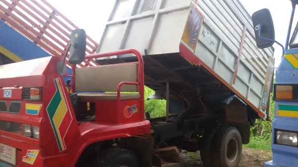 ขายรถอีแต๋นด้ำราคา195000บาท คัชชีหน้าใหญ่ บรรณทุกได้4ตัน 6ล้อ ยกหัวได้เครื่อง4สูบ กะบอกด้ำใหญ่กะบะยาว3เมตรหัว1.30เมตร พร้อมใช้งานรถอยู่ว้งบัว อคลองขลุง จ กำแพงเพชรสนใจโทร0813655887อำพร พาเจริญราคานื้ยังต่อรองได้อืกนะครับ