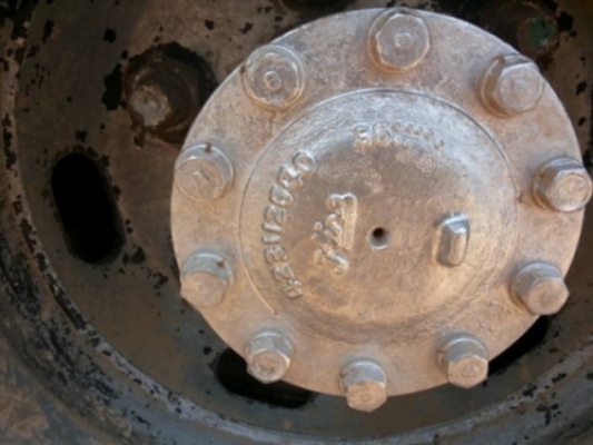 HINO KL 300 - 150 HP WO6D หกล้อดั๊มพ์ กระบะดั๊มพ์เหล็ก 5 ตันความยาว 3.60 เมตรสภาพดีพร้อมบรรทุกหนักได้เลย หัวเก๋งไฮเทควางใหม่ลงเล่มครบพร้อม ภายในคอนโซลสวย แอร์เย็น พวงมาลัยเพาเวอร์ ระบบเบรคทริ๊ปฟี้ ช่วงล่างแน่น คัชซีมีดามดามบ้างนิดหน่อยครับสภาพดีพร้อมใช้งา