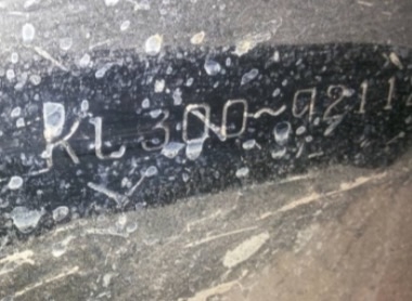 HINO KL 300 - 150 HP WO6D หกล้อดั๊มพ์ กระบะดั๊มพ์เหล็ก 5 ตันความยาว 3.60 เมตรสภาพดีพร้อมบรรทุกหนักได้เลย หัวเก๋งไฮเทควางใหม่ลงเล่มครบพร้อม ภายในคอนโซลสวย แอร์เย็น พวงมาลัยเพาเวอร์ ระบบเบรคทริ๊ปฟี้ ช่วงล่างแน่น คัชซีมีดามดามบ้างนิดหน่อยครับสภาพดีพร้อมใช้งา