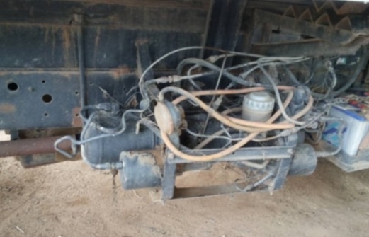 HINO KL 300 - 150 HP WO6D หกล้อดั๊มพ์ กระบะดั๊มพ์เหล็ก 5 ตันความยาว 3.60 เมตรสภาพดีพร้อมบรรทุกหนักได้เลย หัวเก๋งไฮเทควางใหม่ลงเล่มครบพร้อม ภายในคอนโซลสวย แอร์เย็น พวงมาลัยเพาเวอร์ ระบบเบรคทริ๊ปฟี้ ช่วงล่างแน่น คัชซีมีดามดามบ้างนิดหน่อยครับสภาพดีพร้อมใช้งา