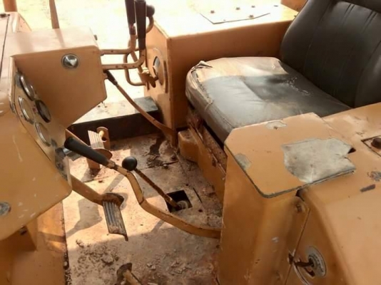 ขายรถแทร็กเตอร์ CAT รุ่นD4E สภาพพร้อมใช้งาน สนใจโทร 090-8588220คุณนะ 093-3258446คุณบิว ID:narong498 หรือเข้าดูสินค้าอื่นๆได้ที่ www.truck.in.th/498 หรือเพจFacebook ณรงค์ ซื้อขายรถมือสอง (เว็บไซต์ส่วนตัว) หรือFacebook ตลาดรถมือสอง คุณนะ