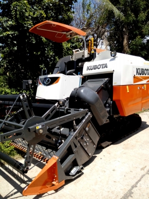 ขายดาวน์รถเกี่ยวข้าวDC70 ด่วน