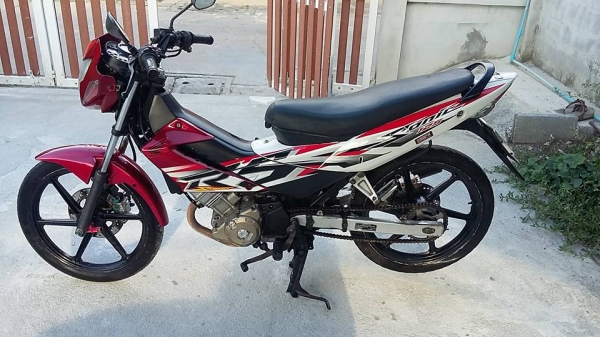 ขาย Honda sonic 125 สตาร์ทมือเครื่องเดิมสนิท เฟืองท้ายไม่มีหอน ท่อไม่มีควันแน่นอน ชุดสีเดิมสนิท วิ่งน้อย รถบ้าน ทะเบียนไม่ขาดต่อ ชุดโอนครับ รถอยุ่ สรงประภา ดอนเมือง กรุงเทพ เบอ 0891123302 line progress7109 ราคา 14000 บาท
