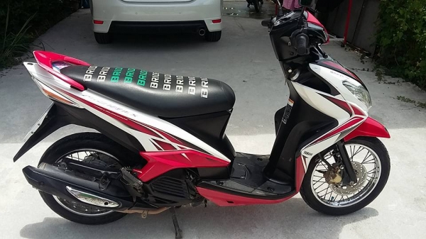 ขาย Yamaha mio 125 ก่อนหัวฉีดสตาร์ทมือเครื่องเดิมสนิท เฟืองท้ายไม่มีหอน ท่อไม่มีควันแน่นอน ชุดสีเดิมสนิท วิ่งน้อย รถบ้าน ทะเบียนไม่ขาดต่อ ชุดโอนครับ รถอยุ่ สรงประภา ดอนเมือง กรุงเทพ เบอ 0891123302 line progress7109 ราคา 13500 บาท