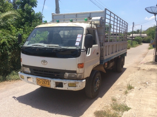 TOYOTA 6 ล้อ( เครื่อง15 B 120แรง) ช่วงล่างใหญ่ F หน้า-หลัง กะบะยาว 5เมตร พวงมาลัยพาว์เวอร์ รถใช้งานอยู่ภาษีไม่ขาด ขาย 220,000 บาท (ศุภากร081-1903107 , 081-4252943)