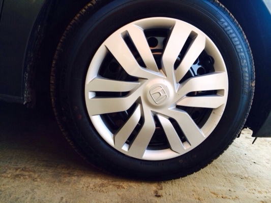 ขายแม๊กพร้อมยาง ขอบ15 175/65 R15 ยี่ห้อบรินโตน ขายยก4 เส้น ถอดลงเปลี่ยนแมก